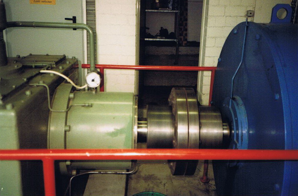 kachelmann-getriebe-referenzen-turbinengetriebe-fuer-wasserturbine-detailaufnahme.jpg