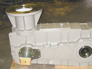 In der Fertigungshalle der Firma KACHELMANN GETRIEBE GmbH wird das Hubwerksgetriebe gefertigt. KACHELMANN GETRIEBE GmbH